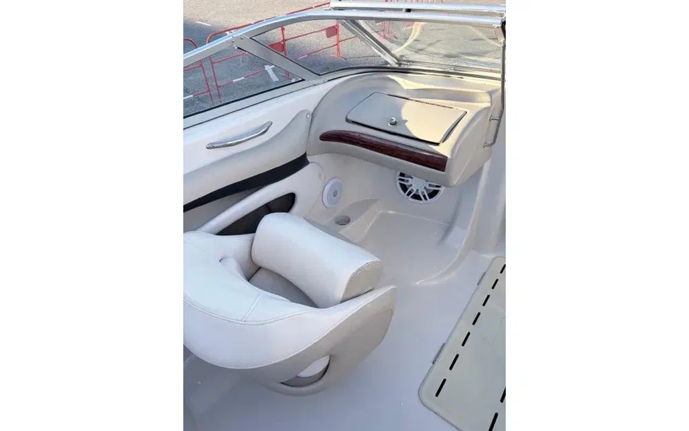 slider 9 Glastron GX 235