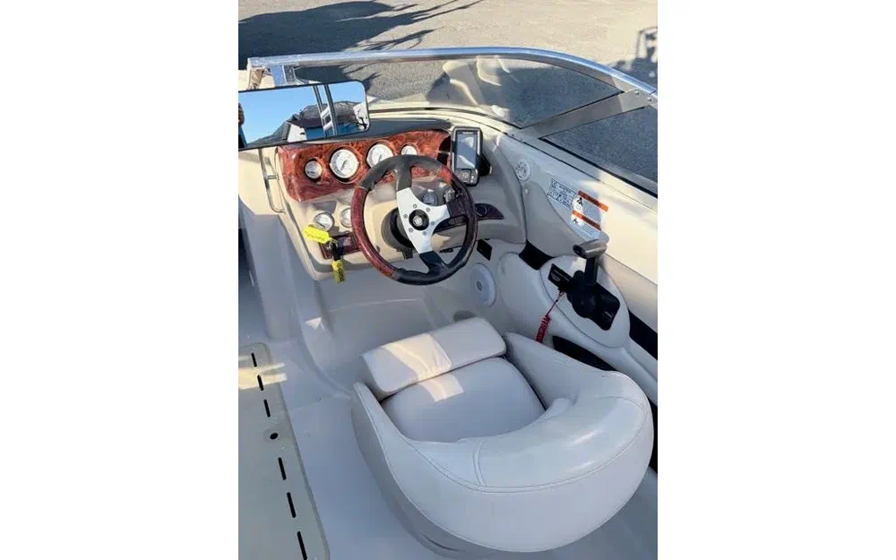 slider 8 Glastron GX 235