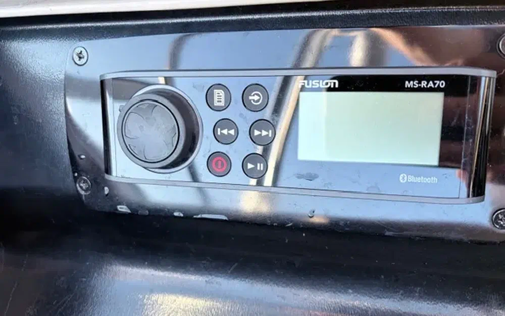 slider 12 Glastron GX 235