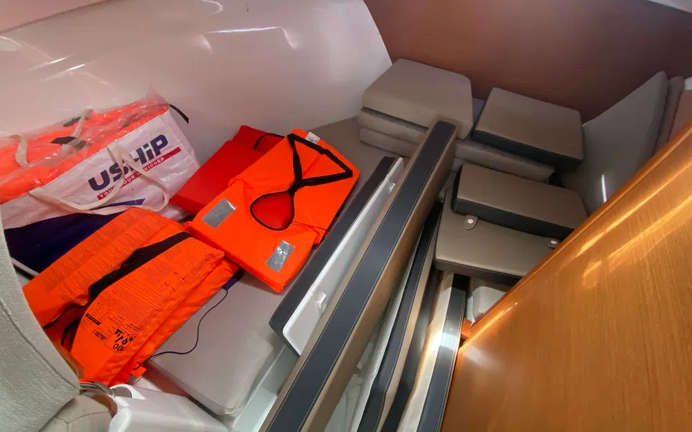 slider 10 Jeanneau Merry Fisher 695