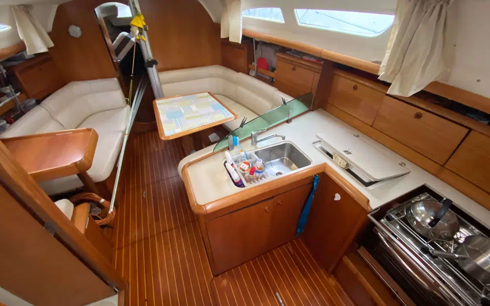 slider 9 Jeanneau Sun Fast 37