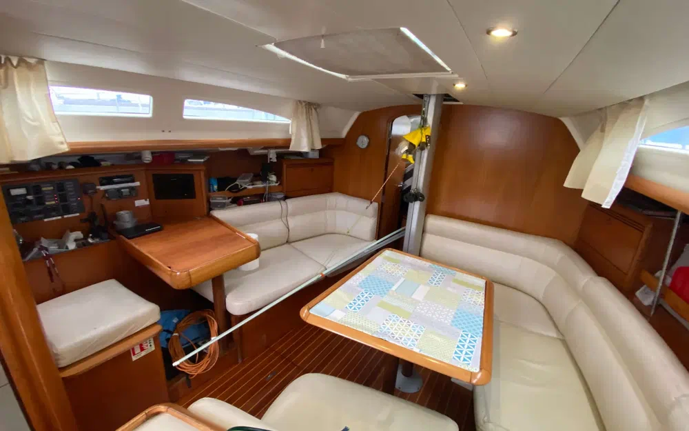 slider 10 Jeanneau Sun Fast 37