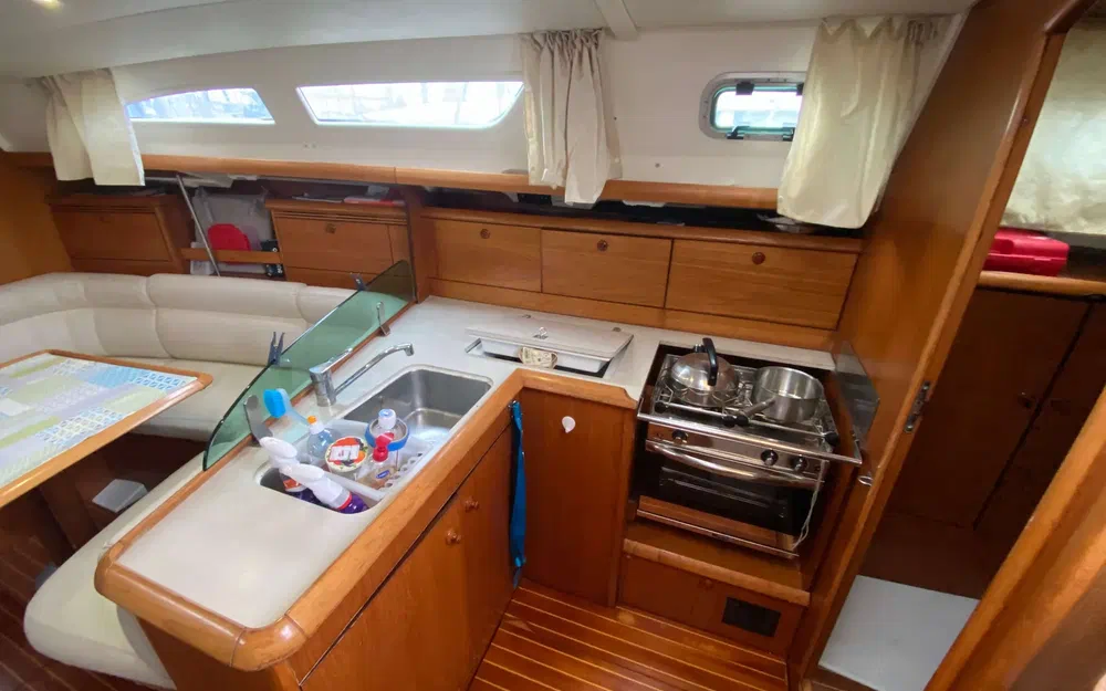 slider 11 Jeanneau Sun Fast 37