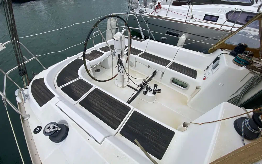 slider 6 Jeanneau Sun Fast 37