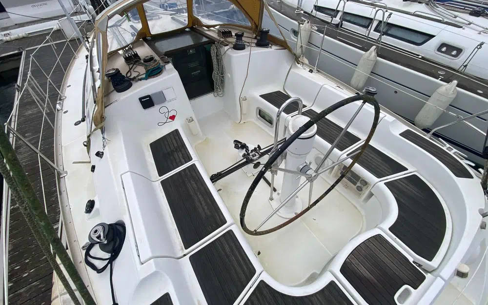 slider 7 Jeanneau Sun Fast 37