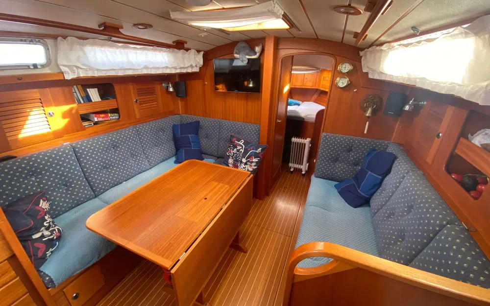 slider 15 Hallberg Rassy 36