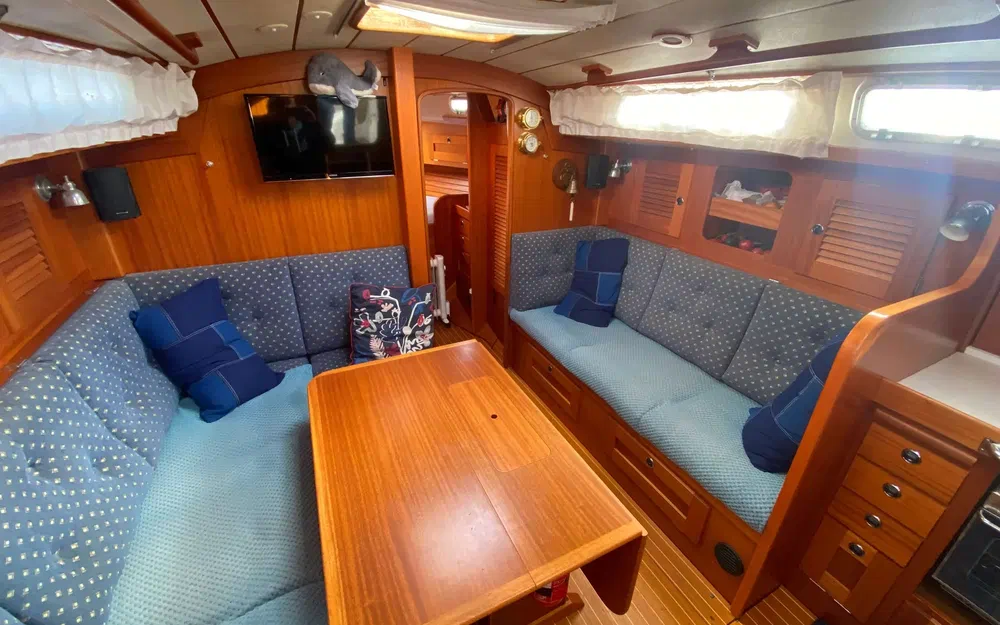 slider 16 Hallberg Rassy 36