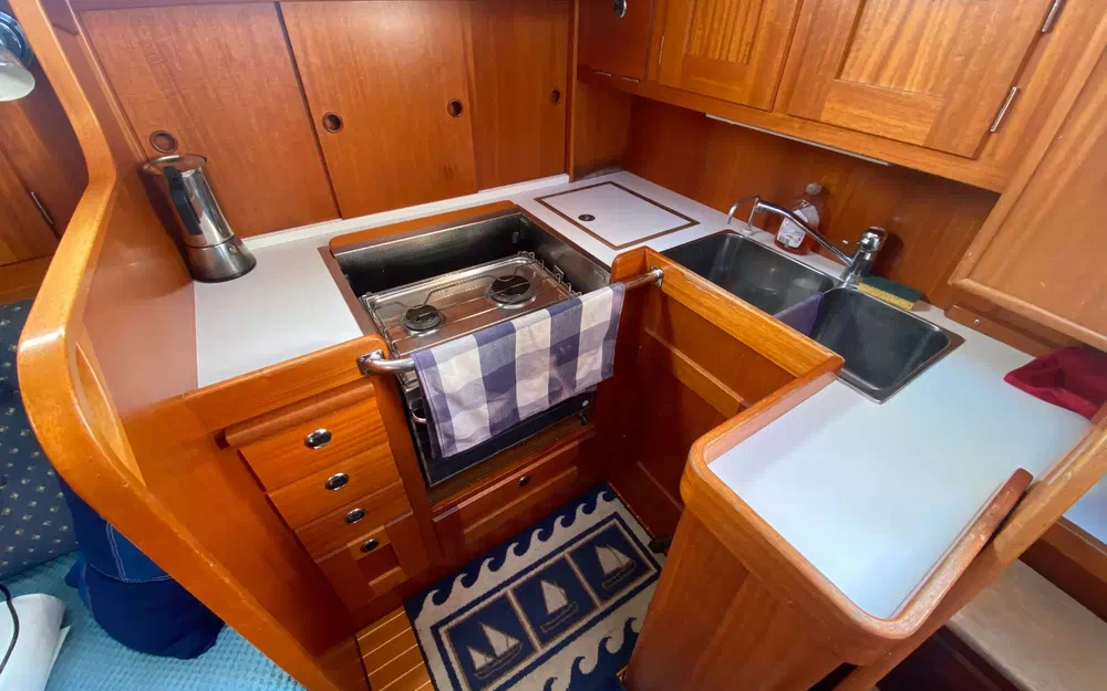 slider 17 Hallberg Rassy 36