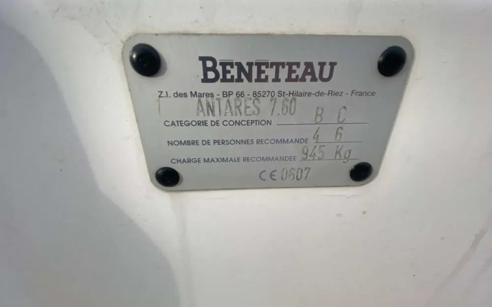 slider 14 Beneteau Antares 760