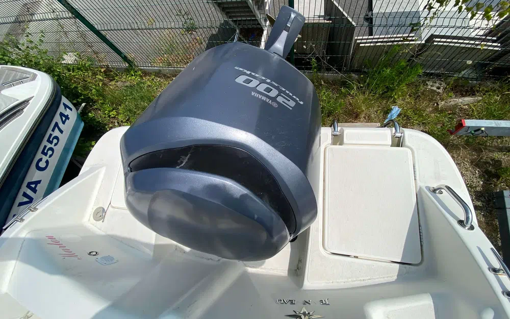 slider 4 Jeanneau Cap Camarat 715 WA