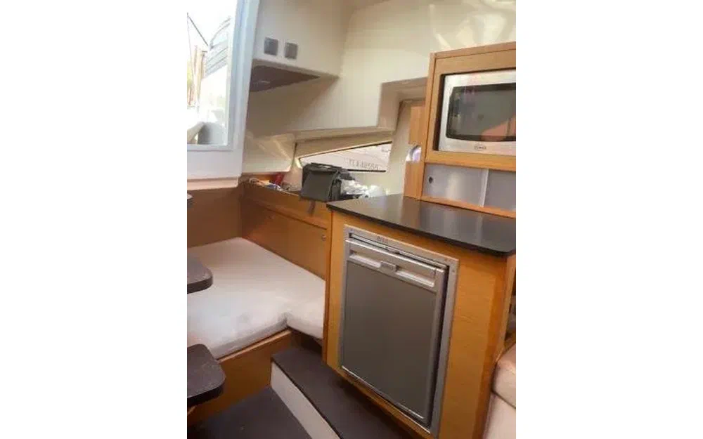 slider 6 Jeanneau Cap Camarat 8.5 WA