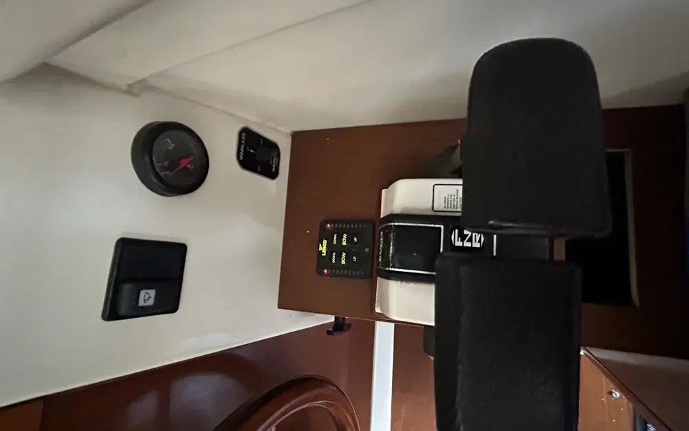 slider 13 Beneteau Antares Serie 9