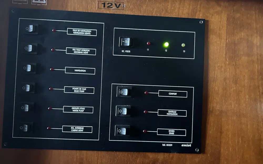 slider 18 Beneteau Antares Serie 9