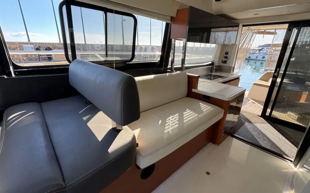 slider 17 Jeanneau Prestige 450 Fly