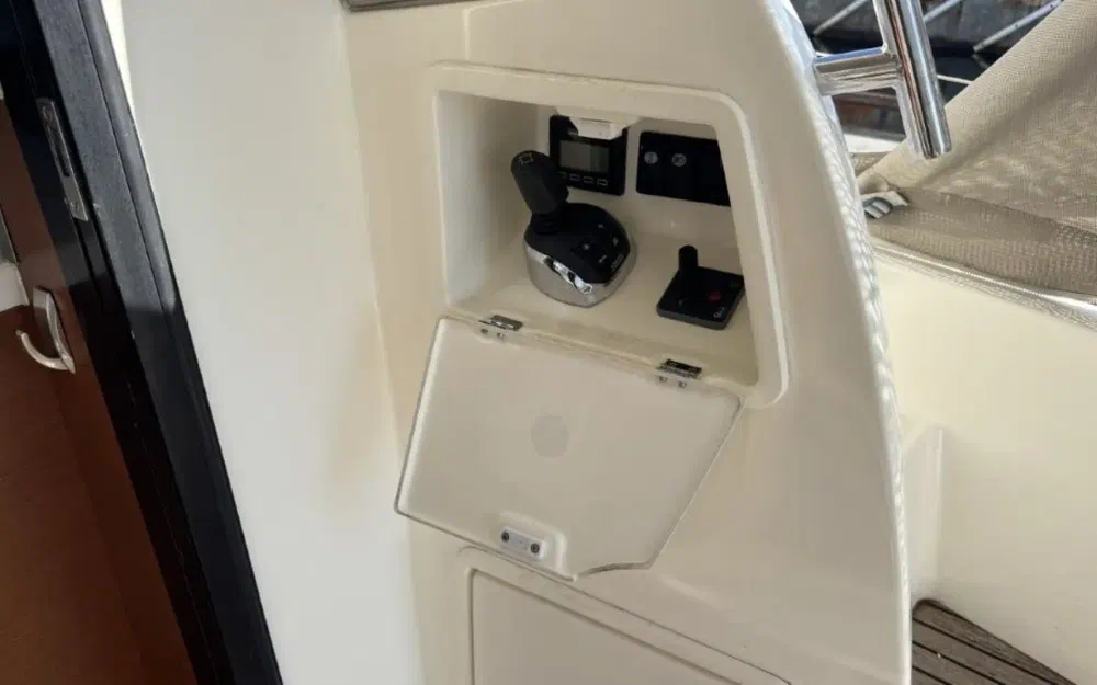 slider 19 Jeanneau Prestige 450 Fly