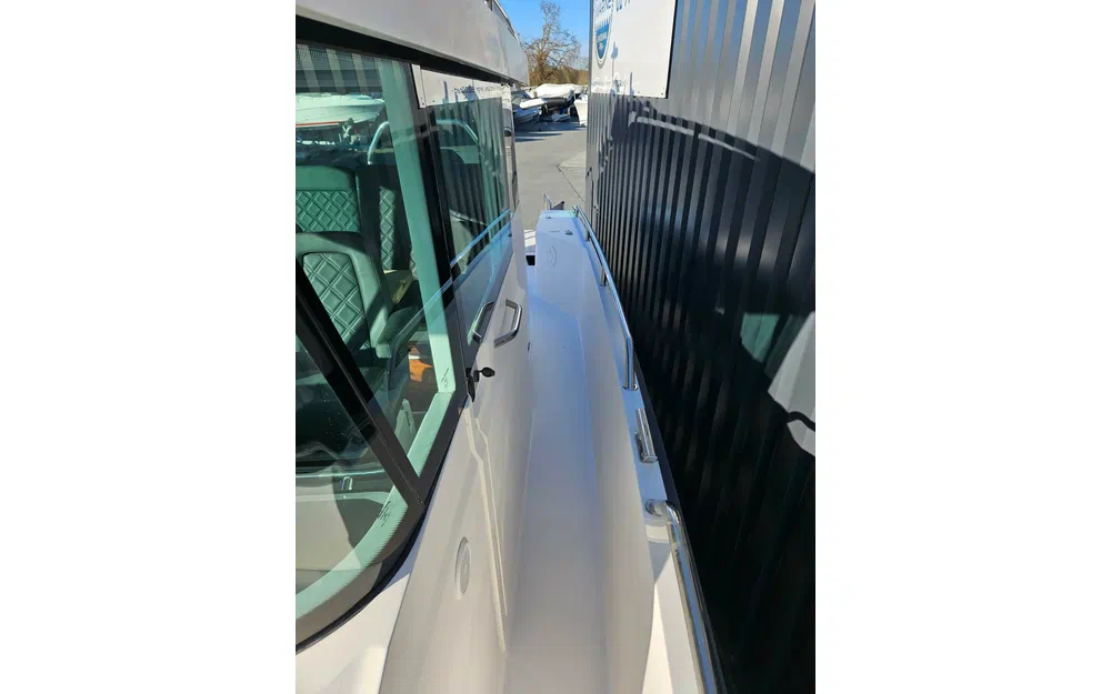 slider 13 Axopar 28 Cabin