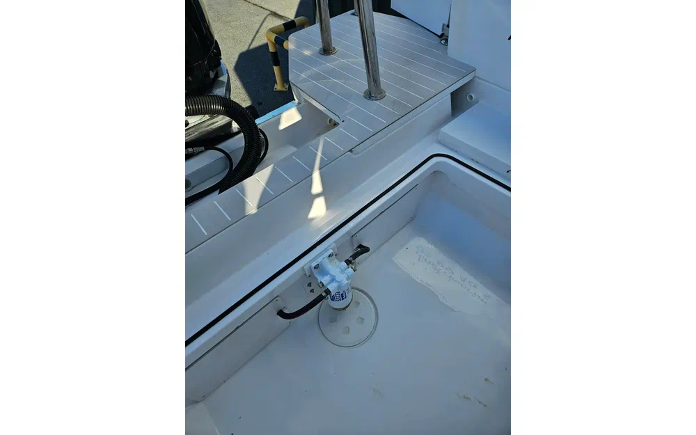 slider 15 Axopar 28 Cabin