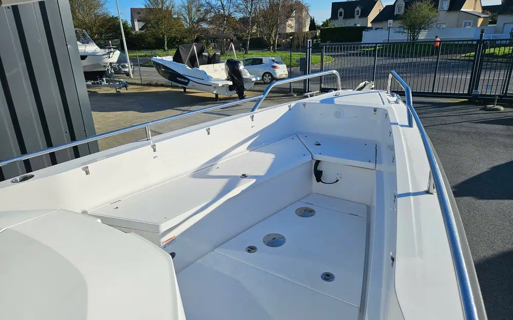 slider 16 Axopar 28 Cabin