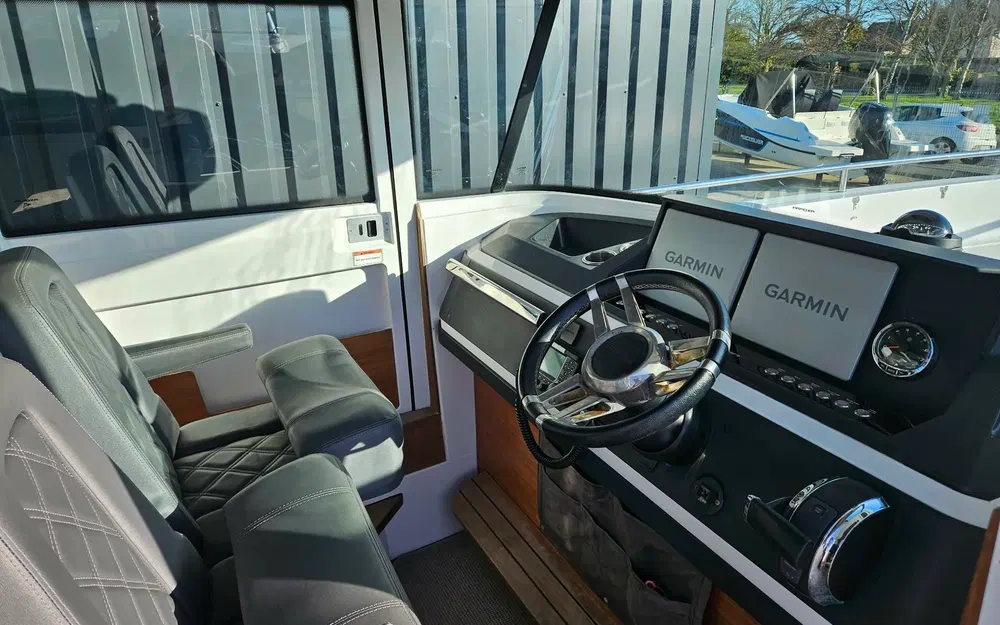 slider 17 Axopar 28 Cabin