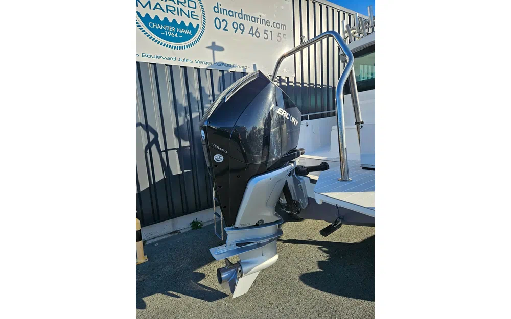 slider 21 Axopar 28 Cabin