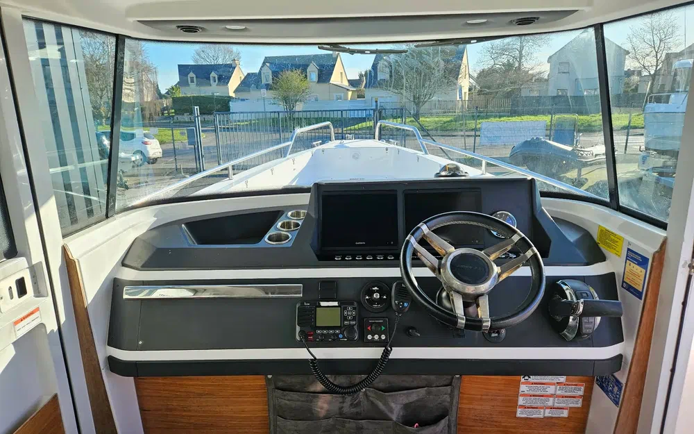 slider 23 Axopar 28 Cabin