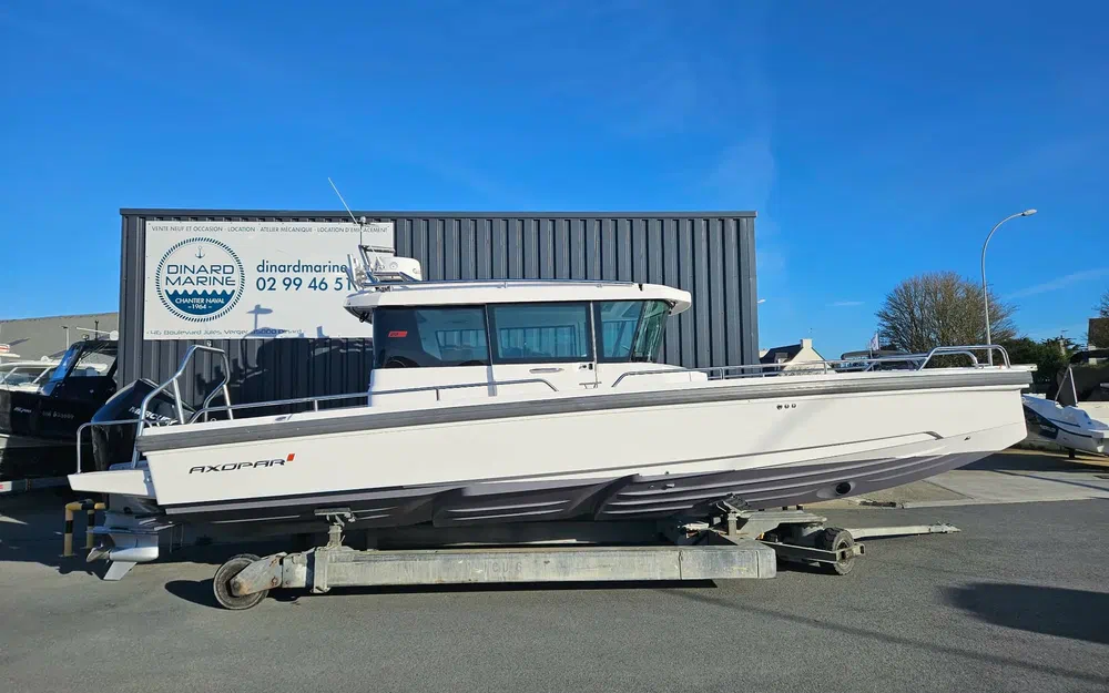 slider 24 Axopar 28 Cabin