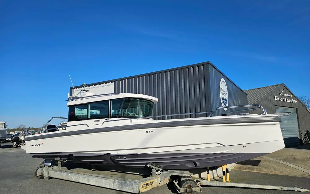 slider 25 Axopar 28 Cabin