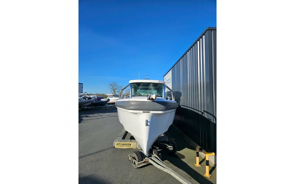 slider 26 Axopar 28 Cabin