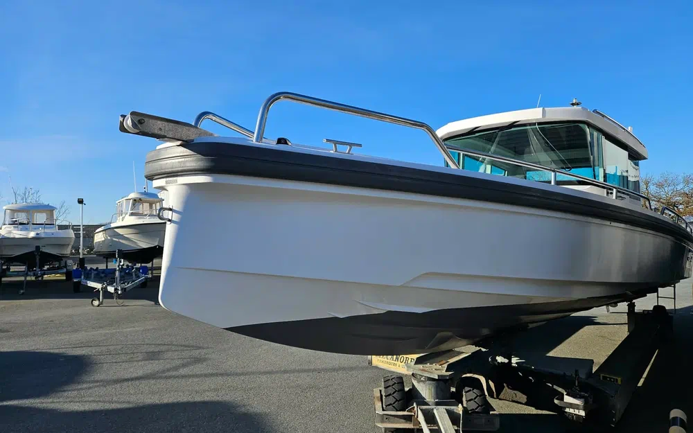 slider 27 Axopar 28 Cabin