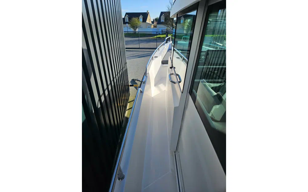 slider 4 Axopar 28 Cabin