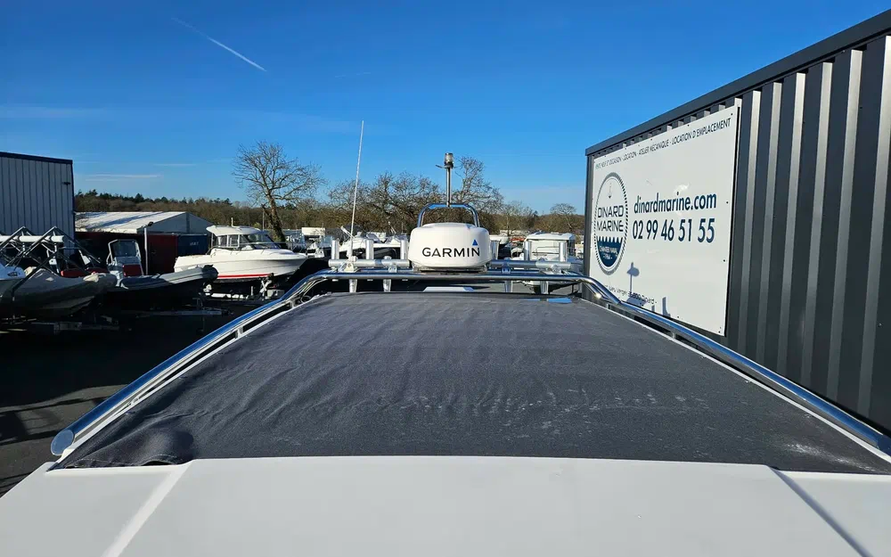 slider 5 Axopar 28 Cabin