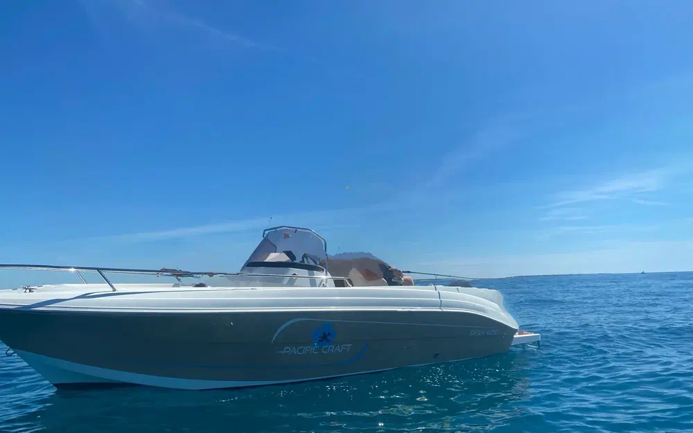 slider 0 Pacific Craft 625 Open