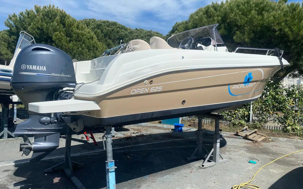 slider 1 Pacific Craft 625 Open