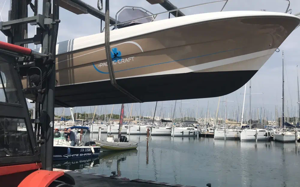 slider 3 Pacific Craft 625 Open