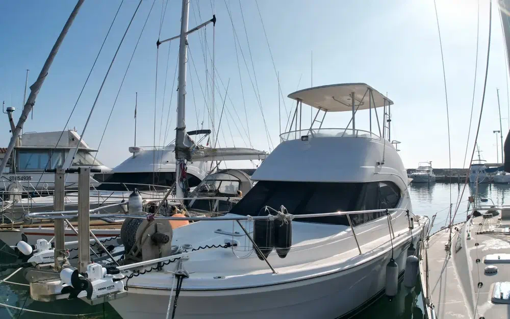 slider 1 Riviera 33 Fly