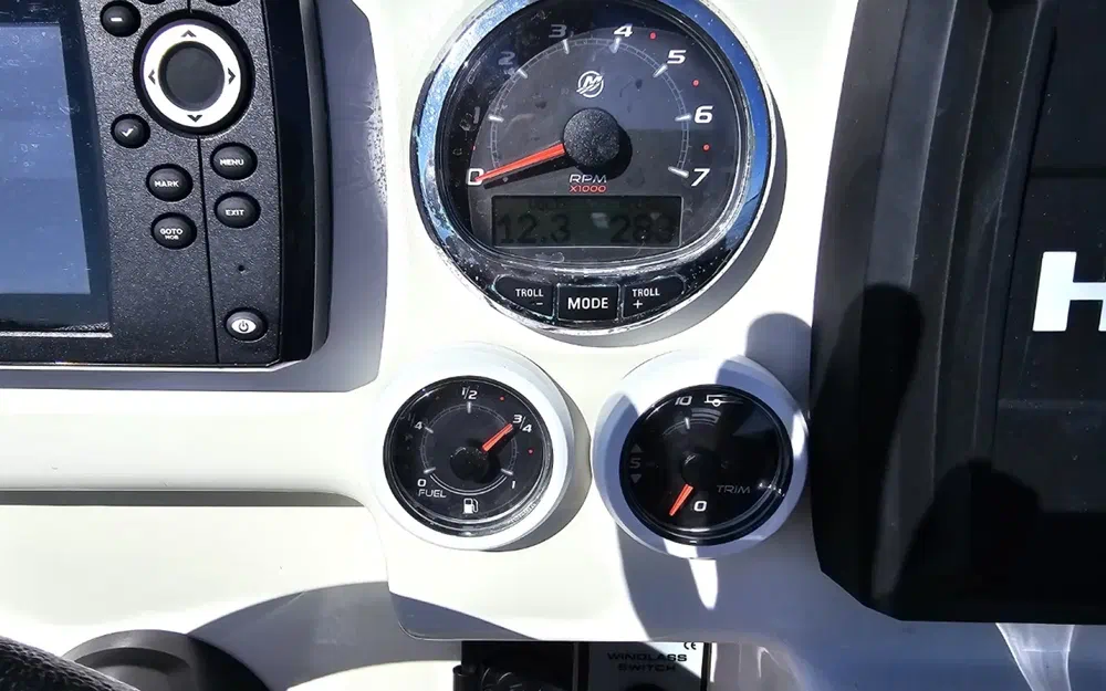 slider 8 Joker Boat Clubman 24