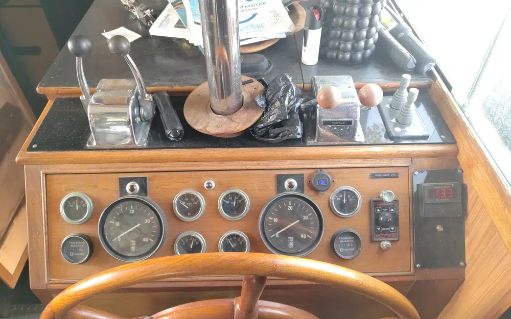 slider 17 Grand Banks 42 Europa