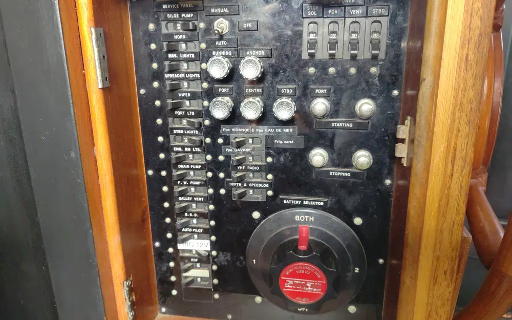 slider 18 Grand Banks 42 Europa