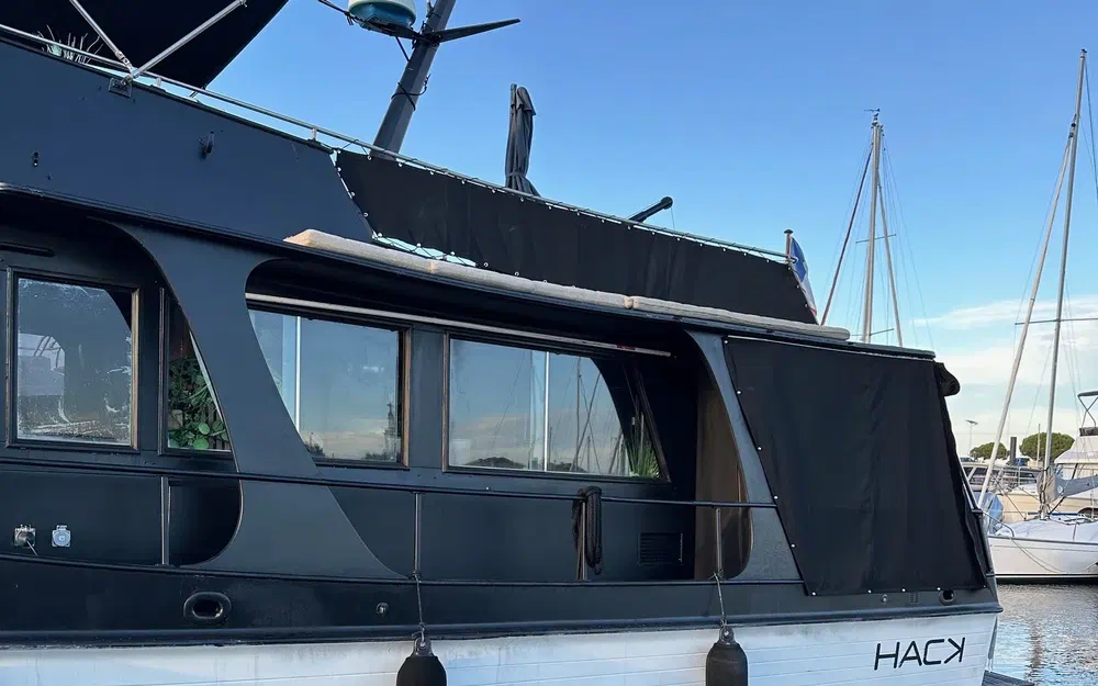 slider 3 Grand Banks 42 Europa