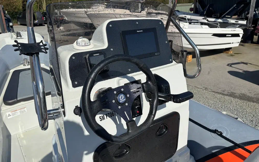 slider 5 Zodiac Pro Open 650 Neo