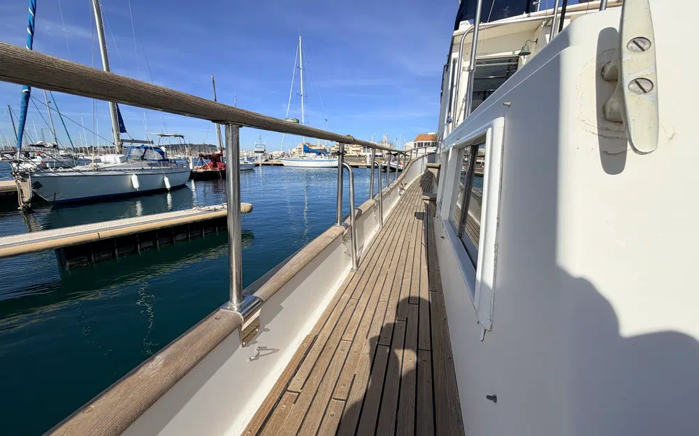 slider 9 Grand Banks 42 Classic