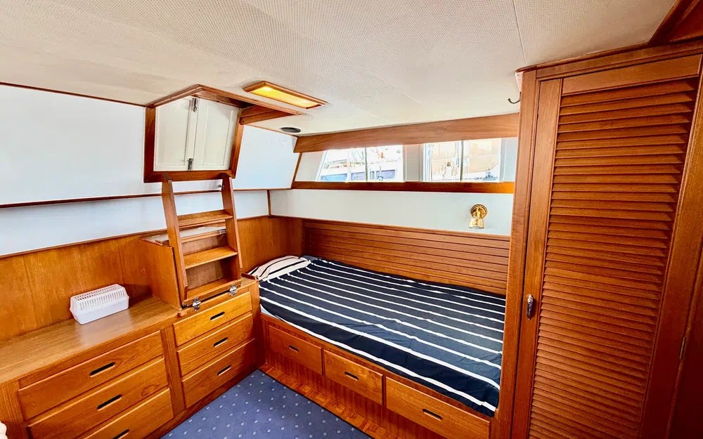 slider 23 Grand Banks 42 Classic