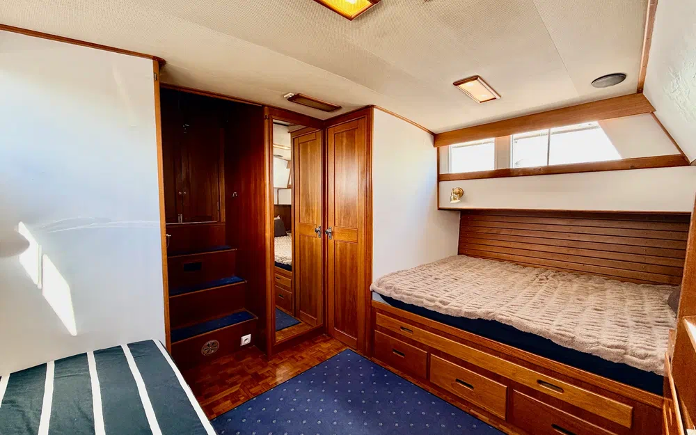 slider 25 Grand Banks 42 Classic