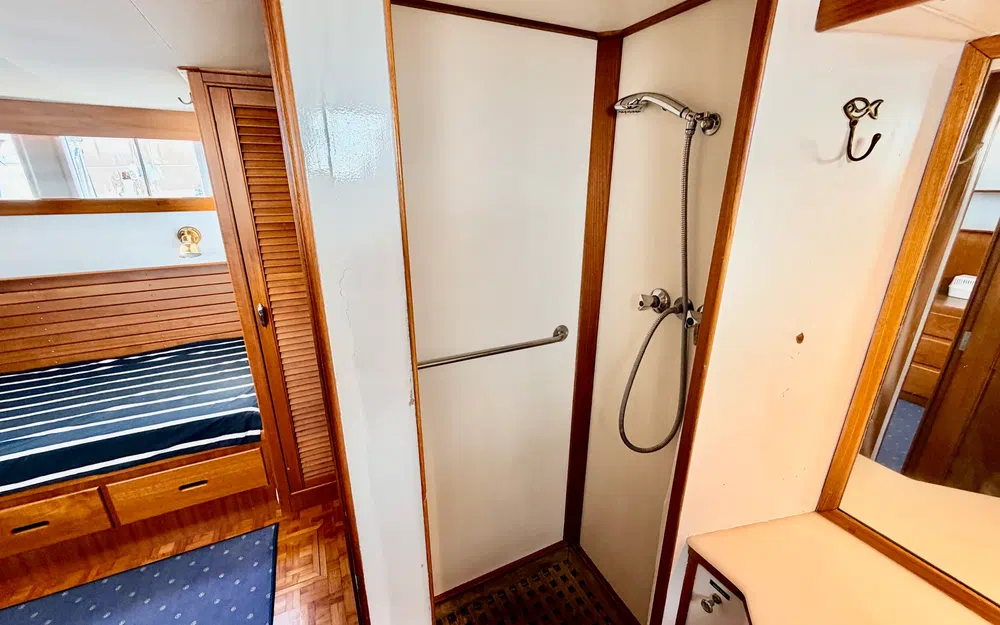 slider 30 Grand Banks 42 Classic