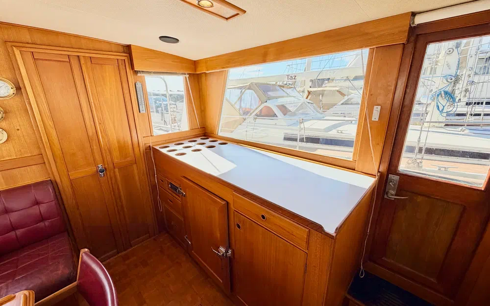 slider 13 Grand Banks 42 Classic