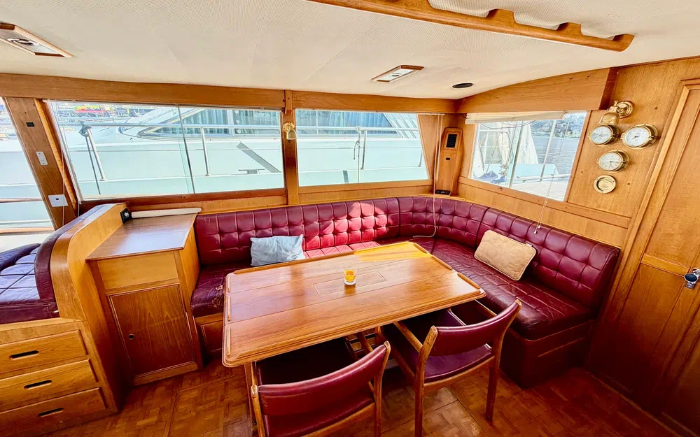 slider 12 Grand Banks 42 Classic