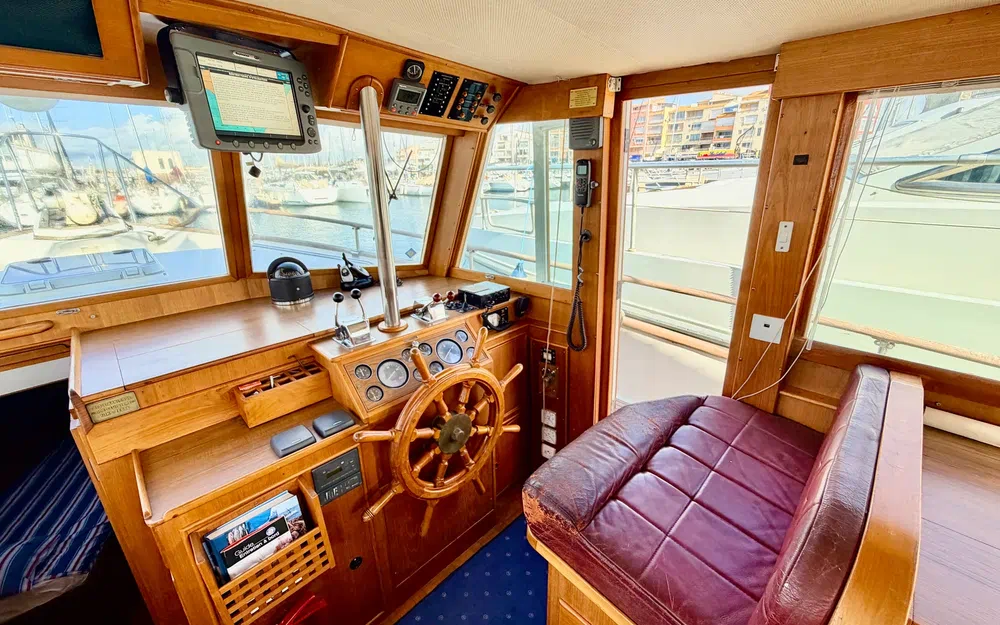 slider 15 Grand Banks 42 Classic