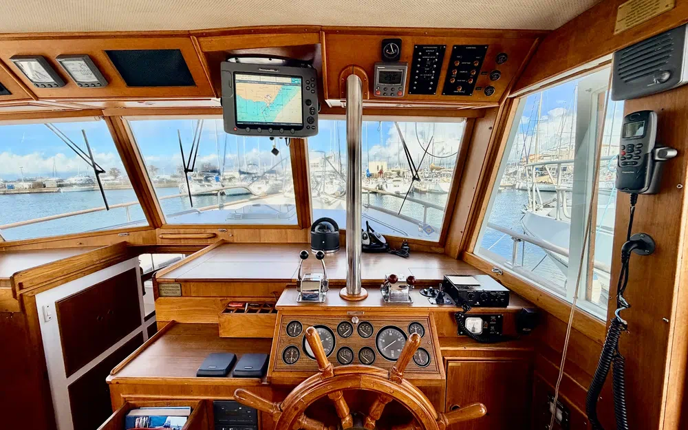 slider 16 Grand Banks 42 Classic