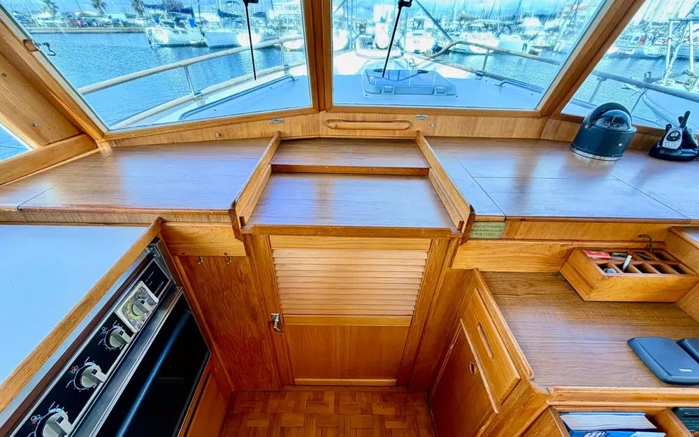 slider 20 Grand Banks 42 Classic