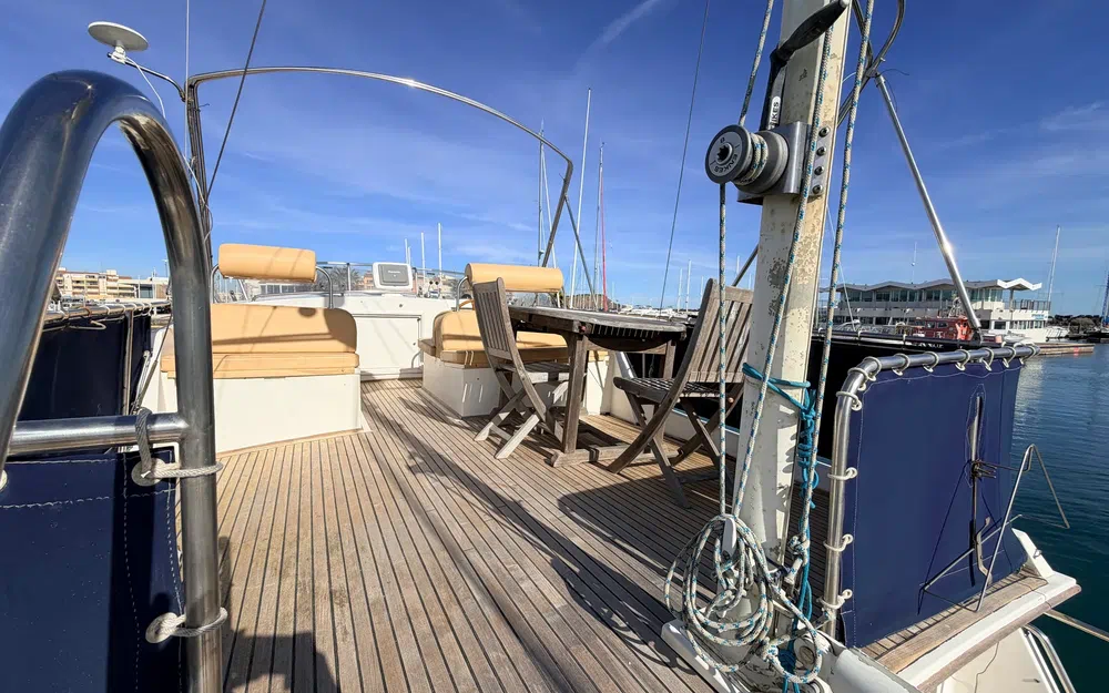 slider 4 Grand Banks 42 Classic